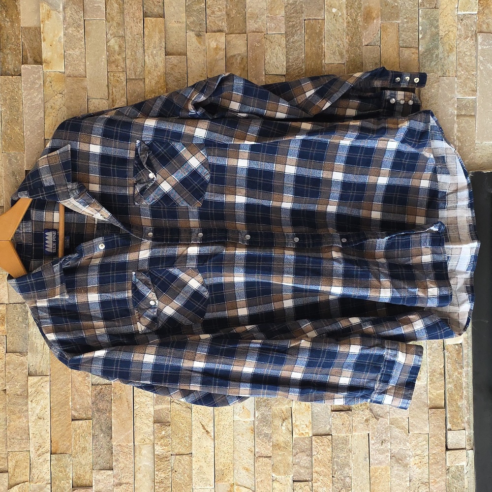 Wrangler Navy and Tan Plaid Casual Shirt